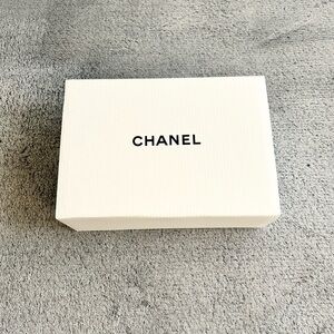 🌸CHANEL Gift Box with card sleeve